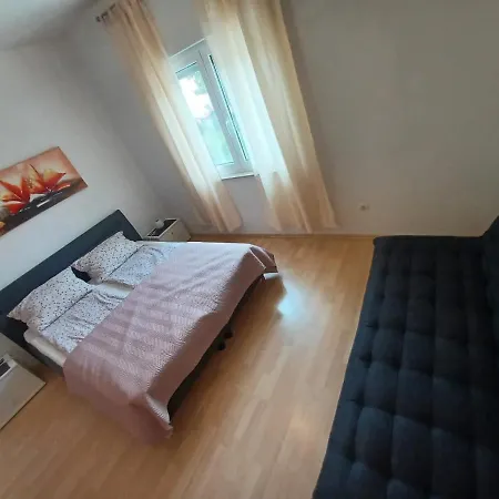 Nevica Apartment *